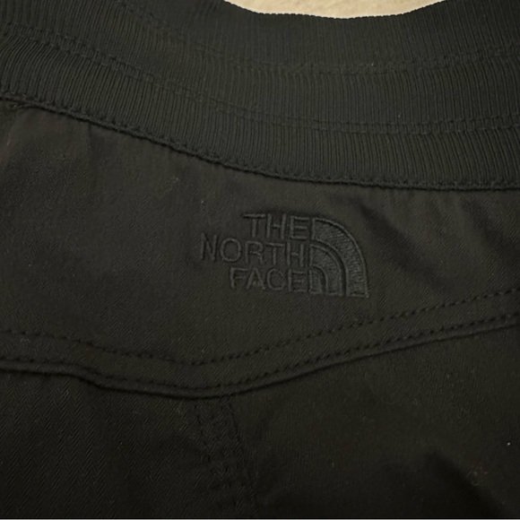 The North Face Women’s Aphrodite Motion Capri Black Water-Repellant Pants Size S - Picture 5 of 11
